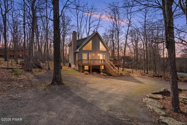 109 Robin Way, Lackawaxen, PA 18435