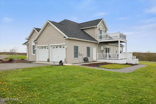 16 Meadow Tree Lane, Lakewood, PA 18439