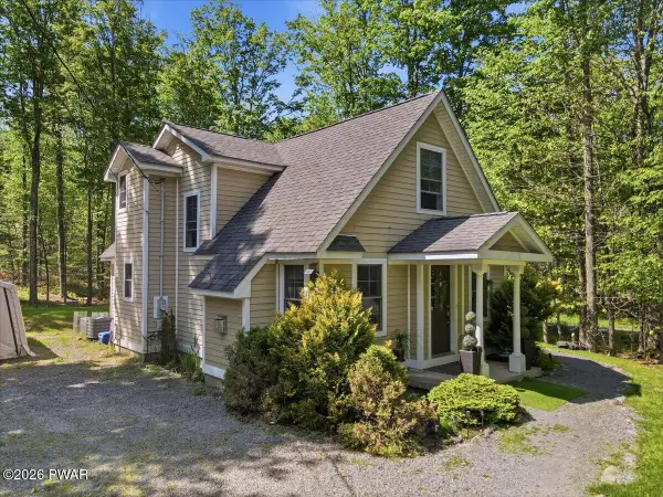 142 Wallenpaupack Drive, Greentown, PA 18426