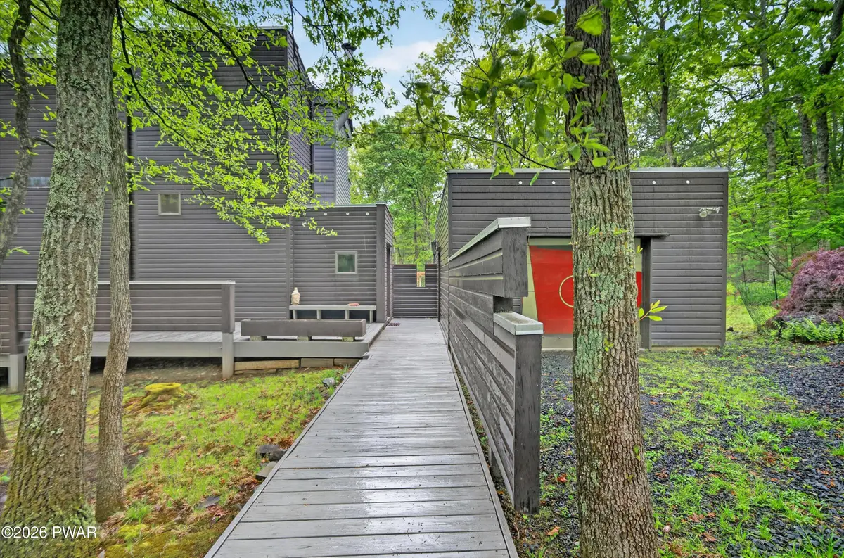 220 Kinsale Lane, Dingmans Ferry, PA 18328 - #1