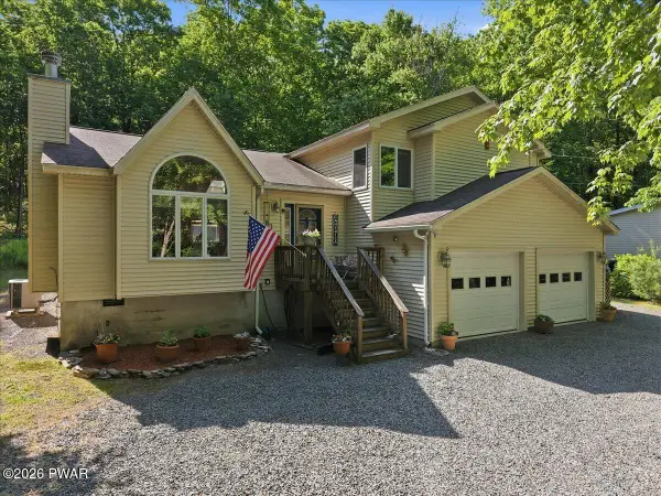 808 Woodland Court, Lords Valley, PA 18428