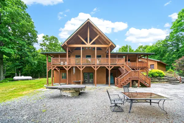 61 Gravity Road, Hawley, PA 18428