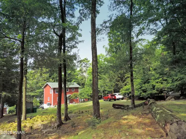 182 Lennon Road, Greentown, PA 18426