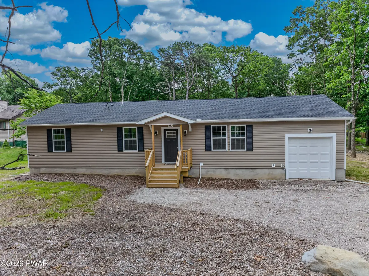 515 Hummingbird Court, Bushkill, PA 18324 - #1