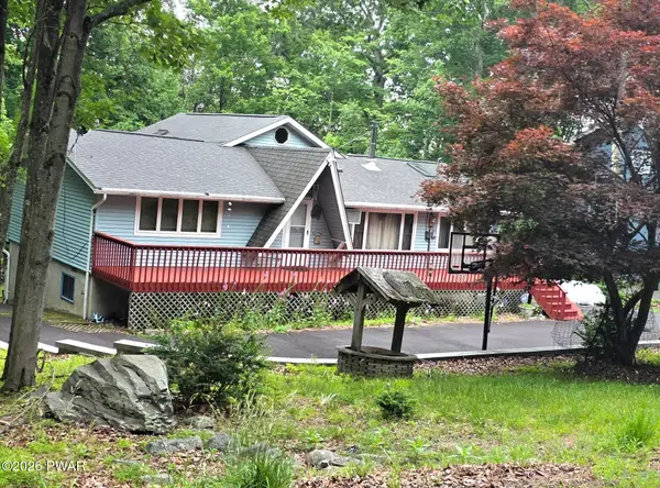 138 Westwood Drive, Dingmans Ferry, PA 18328