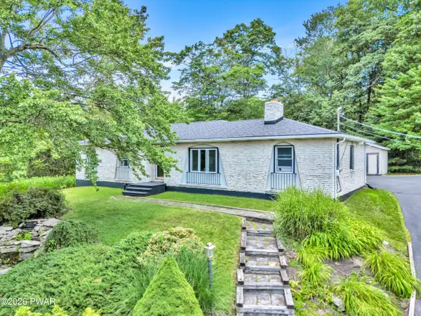 604 Circle Drive, Roaring Brook Township, PA 18444
