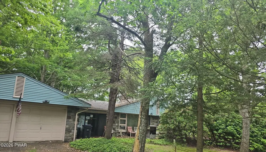 405 Park Avenue, Mount Pocono, PA 18344 - #3