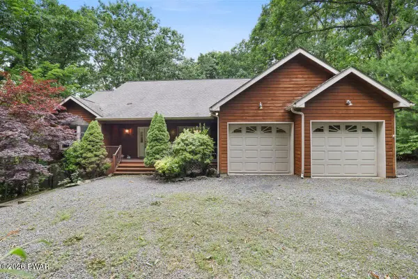 108 Canterbrook Drive, Lords Valley, PA 18428