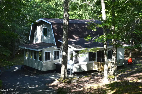 121 Ledgeview Drive, Hawley, PA 18428