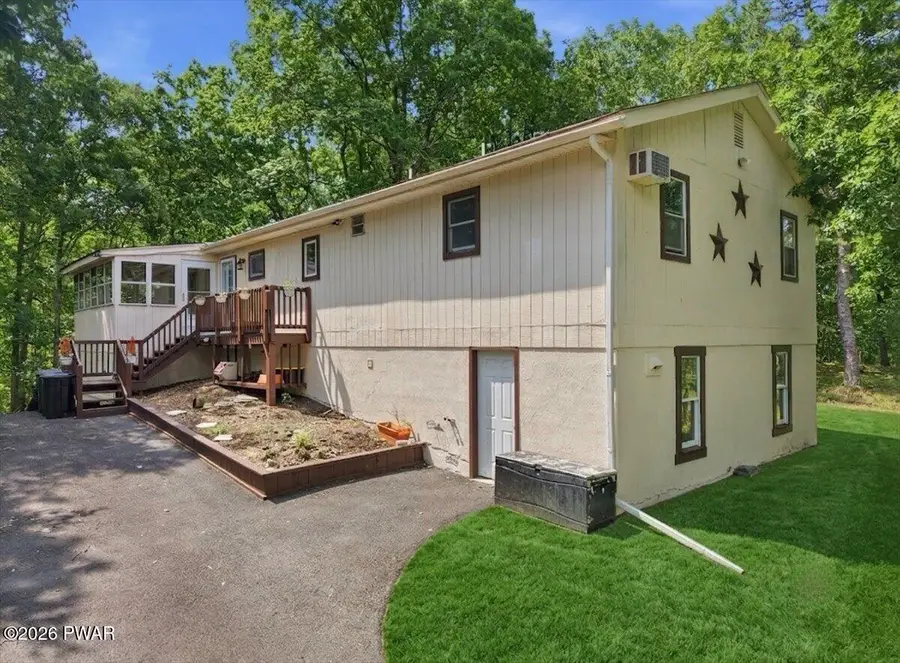 198 Edinburgh Road, Bushkill, PA 18324 - #2