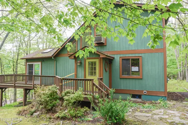 105 S Shore Drive, Milford, PA 18337