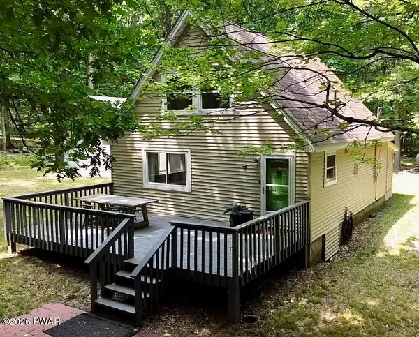 106 Sparrow Court, Hawley, PA 18428
