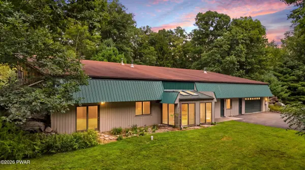 2600 Owego Turnpike, Hawley, PA 18428
