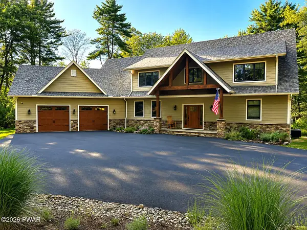 159 Calico Point Drive, Paupack, PA 18451