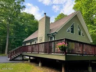105 Doe Court, Hawley, PA 18428