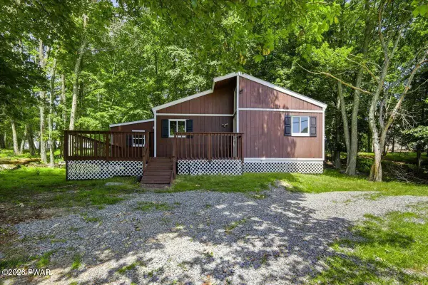 4774 Pine Ridge Drive W, Bushkill, PA 18324