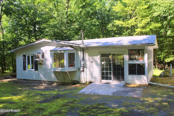 102 Redstart Court, Hawley, PA 18428