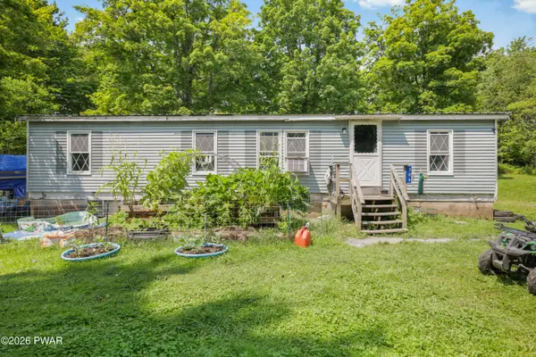 206 Old Schoolhouse Road, Greentown, PA 18426