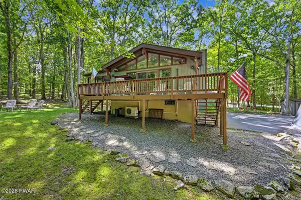 198 Upper Lakeview Drive, Hawley, PA 18428