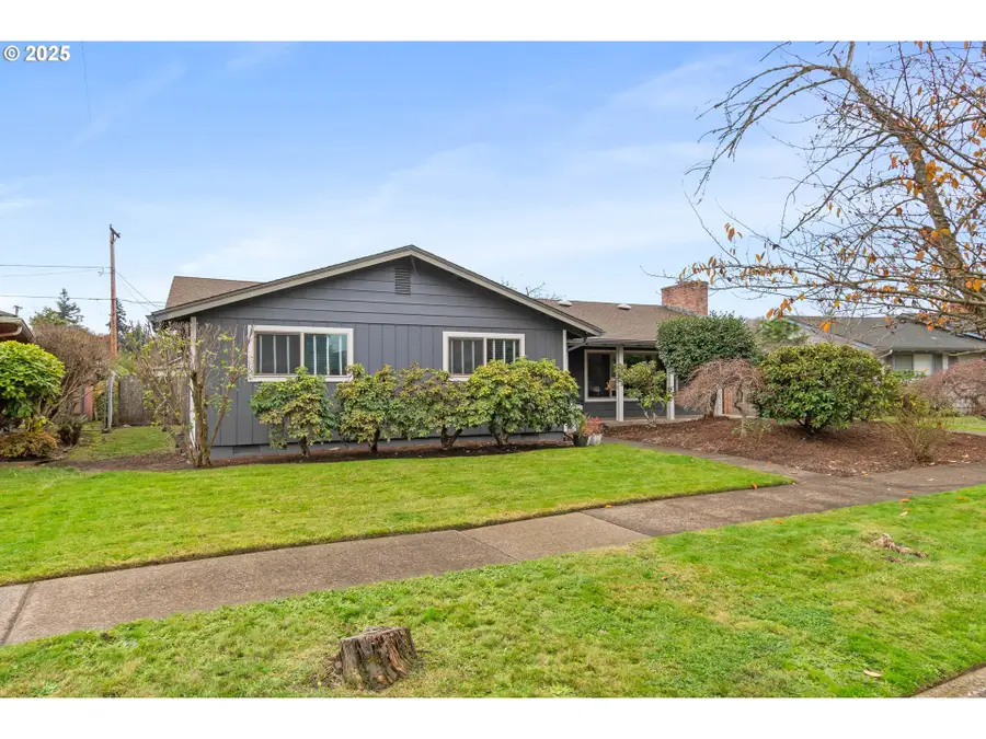 2568 Dover Dr, Eugene, OR 97404 - Image #2