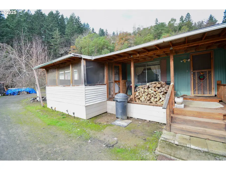 214 Thompson Rd, Riddle, OR 97469 - Image #2