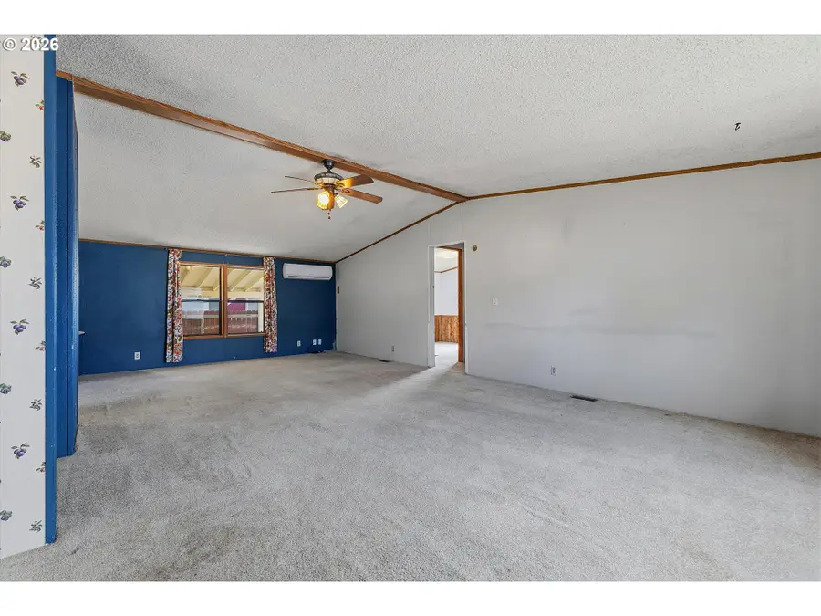301 E Columbia Dr #50, Newberg, OR 97132 - #3