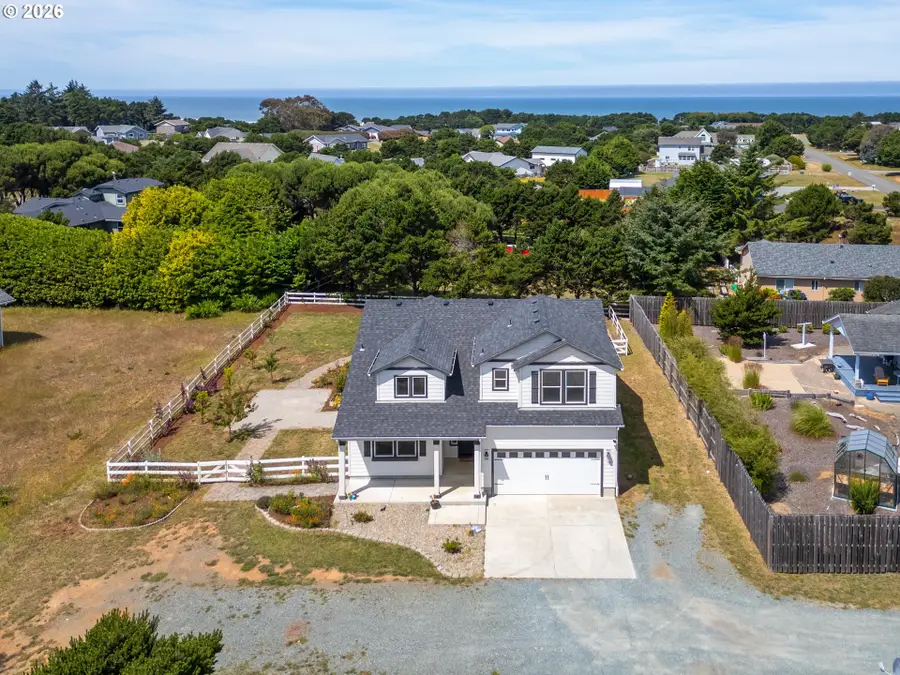 717 Seabird Dr Sw, Bandon, OR 97411 - #2