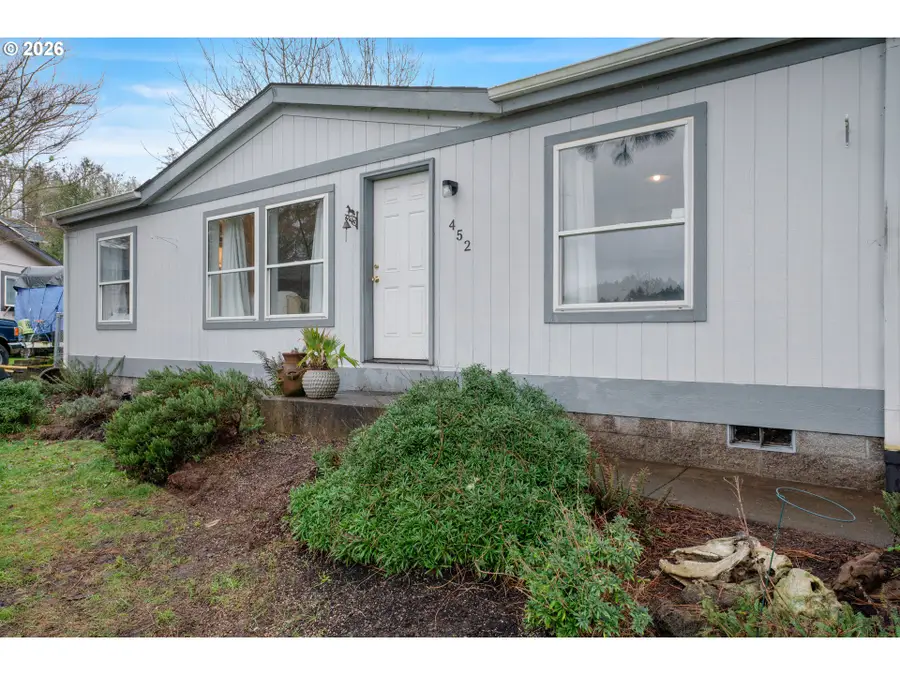 452 Carol St, Lowell, OR 97452 - #3