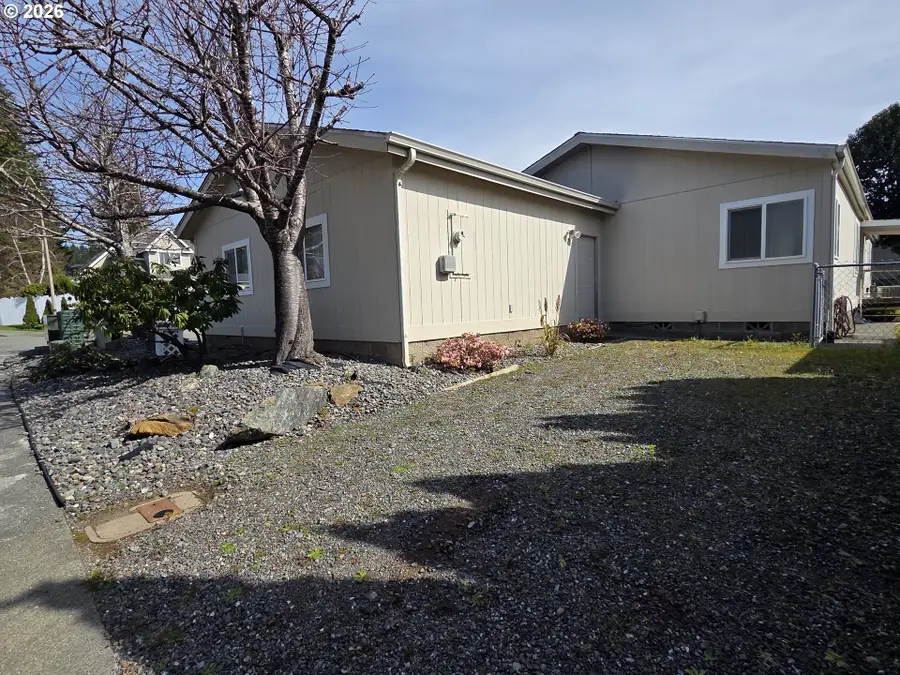 870 Hassett St, Brookings, OR 97415 - #3
