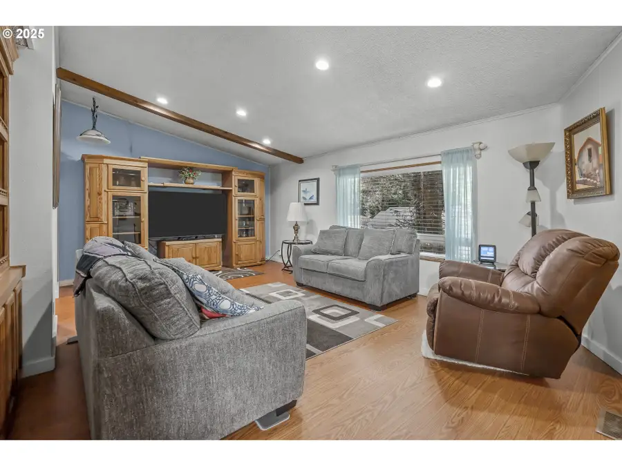 80 NE Keene Ave, Depoe Bay, OR 97341 - Image #2