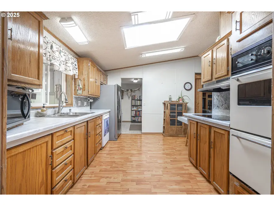 80 NE Keene Ave, Depoe Bay, OR 97341 - Image #3