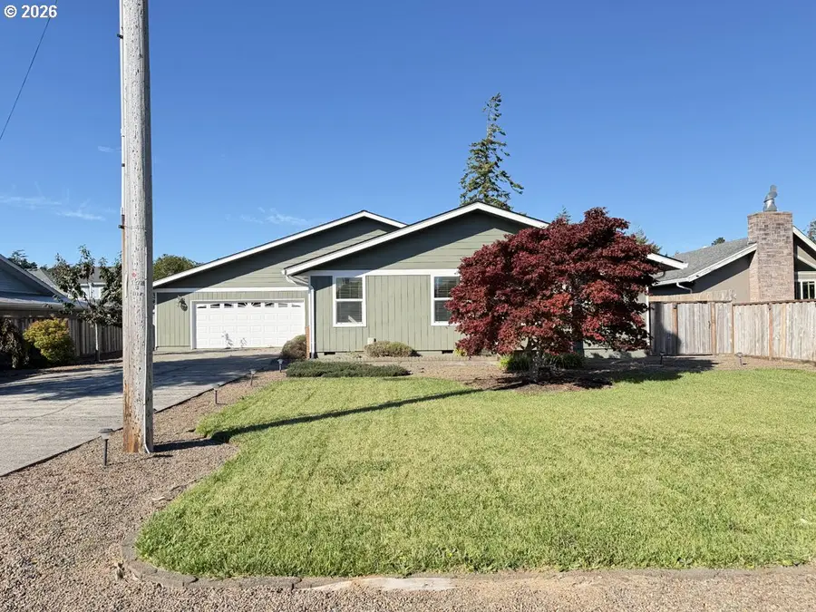 1145 8th St, Florence, OR 97439 - #2