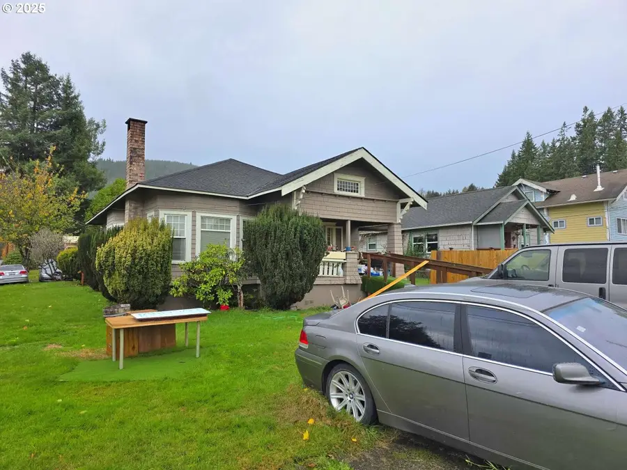 1104 Gaylord St, Raymond, WA 98577 - Image #2