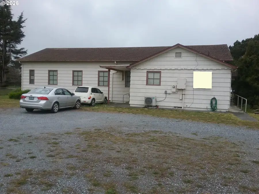 595 SW 11th St, Bandon, OR 97411 - #2