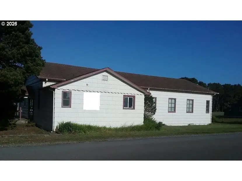 595 SW 11th St, Bandon, OR 97411 - #3
