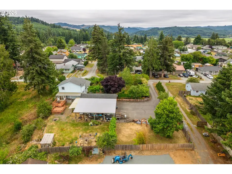 1819 Spruce St, Myrtle Point, OR 97458 - #3