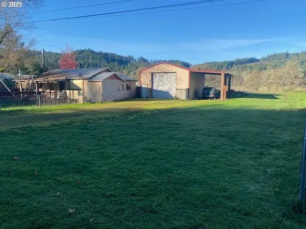 7858 Nonpareil Rd, Sutherlin, OR 97479