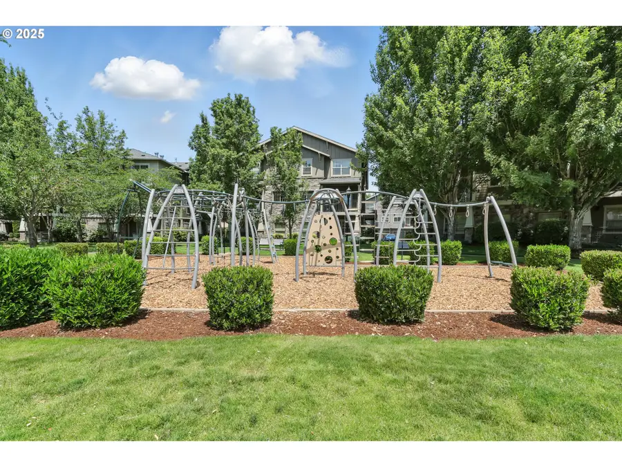 674 NE Newstead Ln, Hillsboro, OR 97006 - Image #3