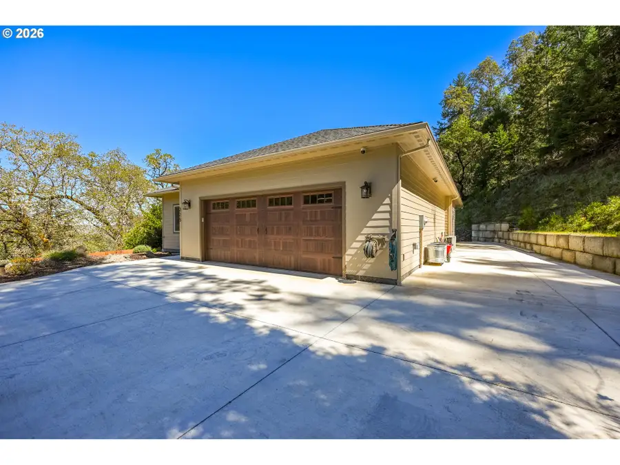 225 Summit Ridge Ln, Roseburg, OR 97471 - #3