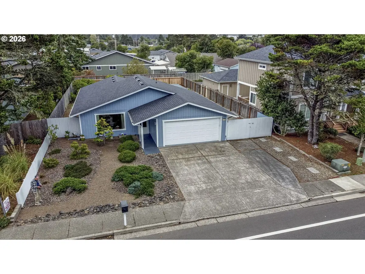 1142 9th St, Florence, OR 97439 - #1