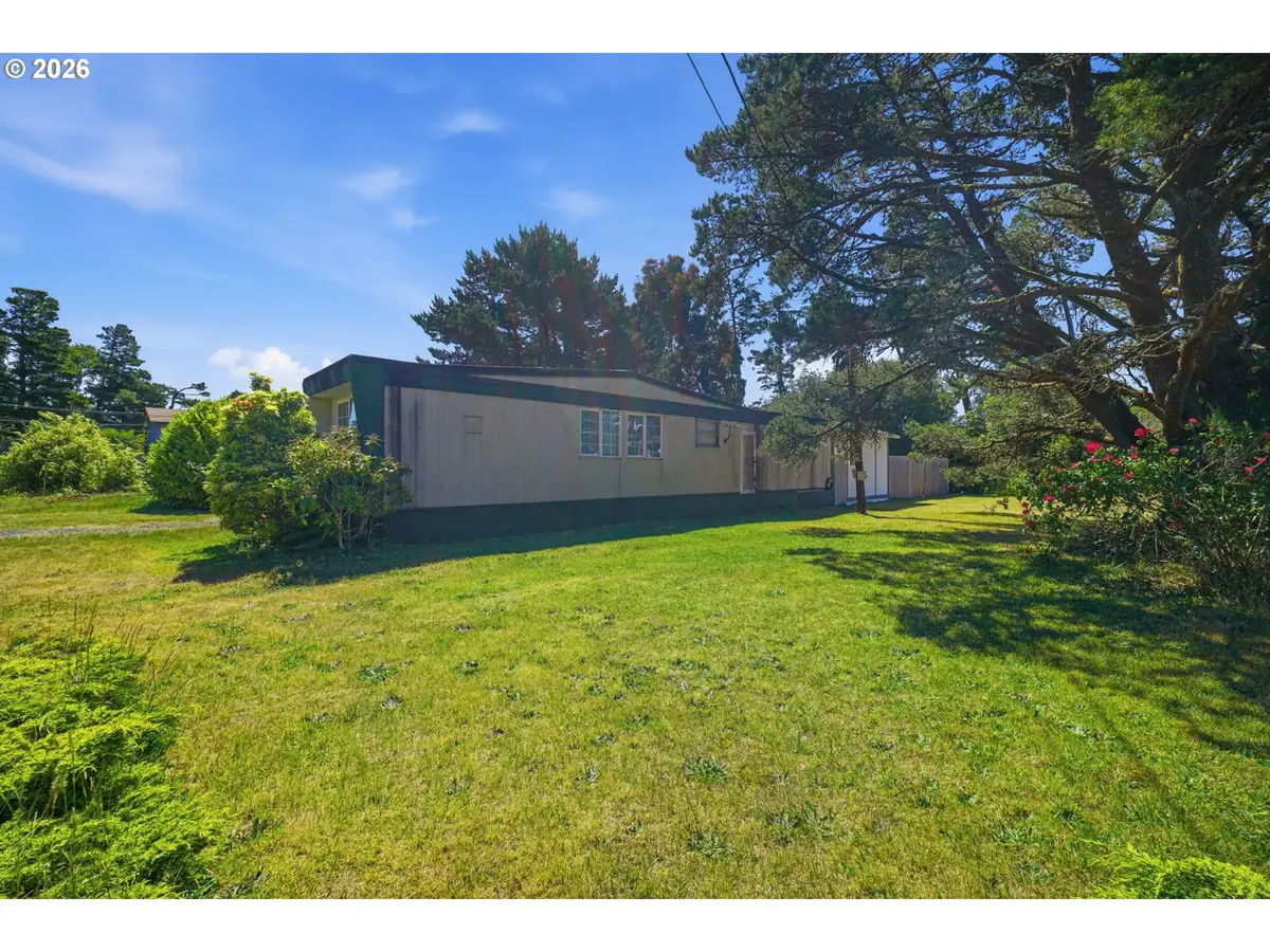 1612 34th St, Florence, OR 97439 - #1
