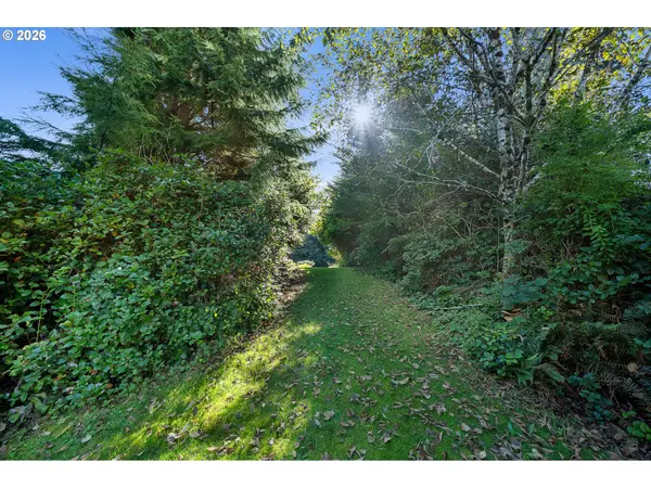 233 Rock Creek Dr, RockawayBeach, OR 97136