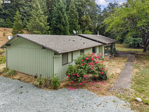 296 Mobley Dr, Azalea, OR 97410