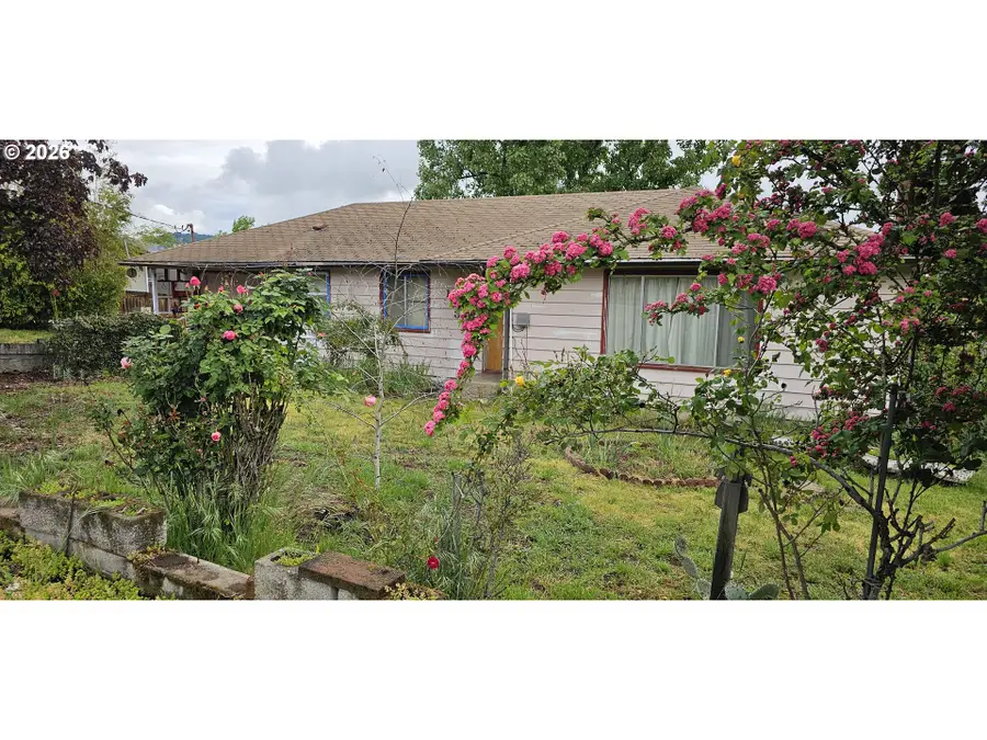 1731 NW Keasey St, Roseburg, OR 97471 - #2