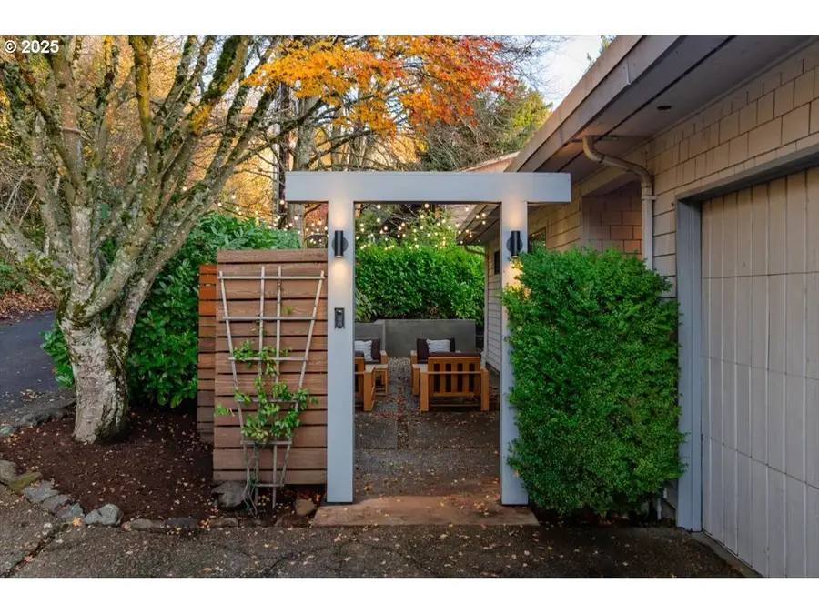 4421 SW Melville Ave, Portland, OR 97239 - Image #2