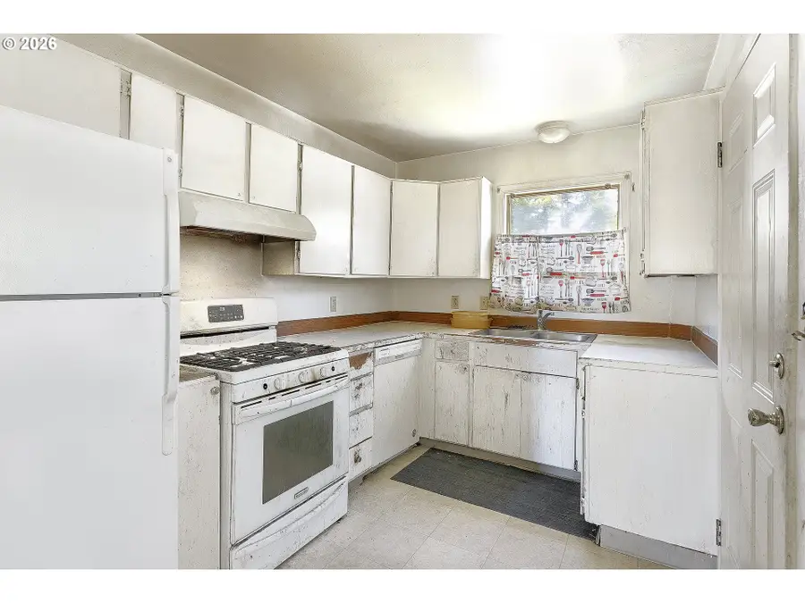 915 NE 4th St, Gresham, OR 97030 - #2