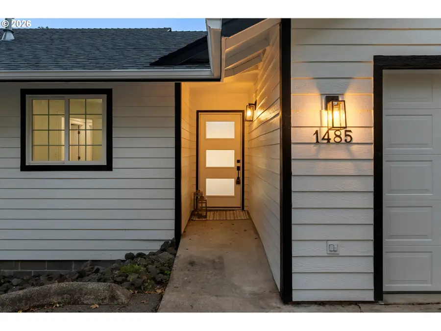 1485 SE Parkwood Dr, Roseburg, OR 97470 - #2