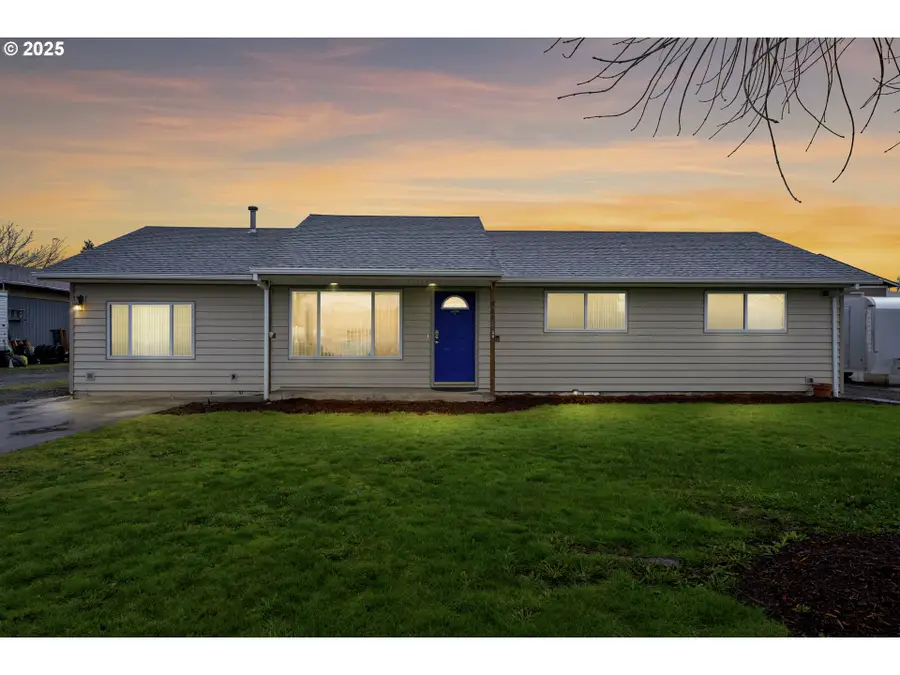 820 E 3rd St, Molalla, OR 97038 - Image #3