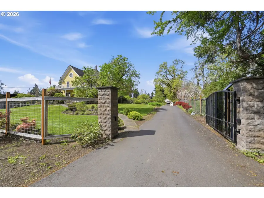 653 S River Rd, Cottage Grove, OR 97424 - #2