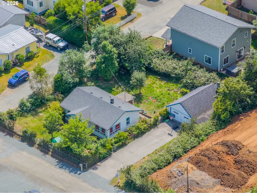 1775 N Fir St, Coquille, OR 97423 - #3